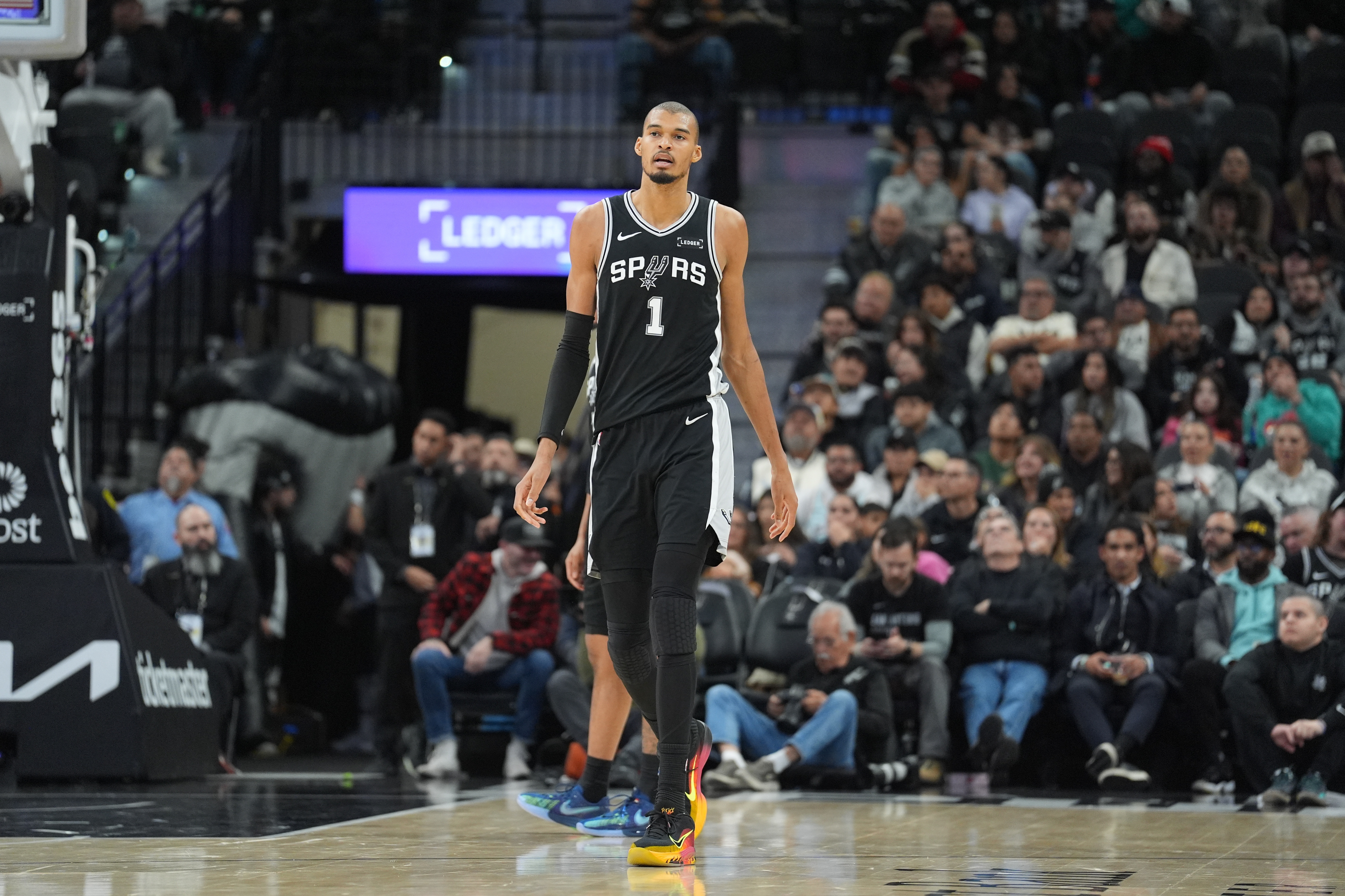 b体育下载-高效表现统治攻防！文班14中9&amp;三分9中5 砍下29分11板6助2断3帽