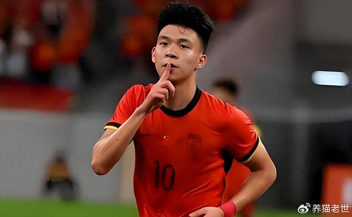 b体育官网-同样是获得单刀球！为何杜月徵能直接冷静破门，王钰栋却错失良机|浙江队|重庆铜梁龙|重庆|韦世豪|中国男足_新浪体育_新浪新闻